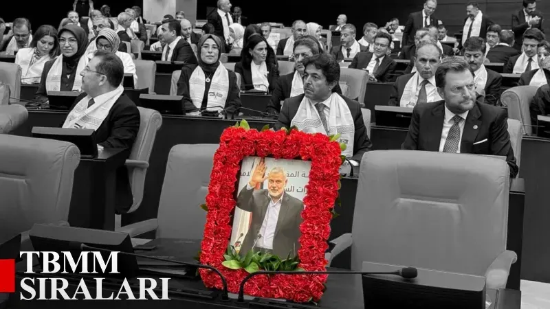 Meclis sıralarında İsmail Heniyye'nin fotoğrafı yer aldı