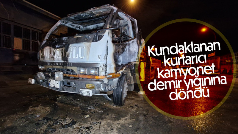 Kundaklanan kurtarıcı kamyonet demir yığınına döndü