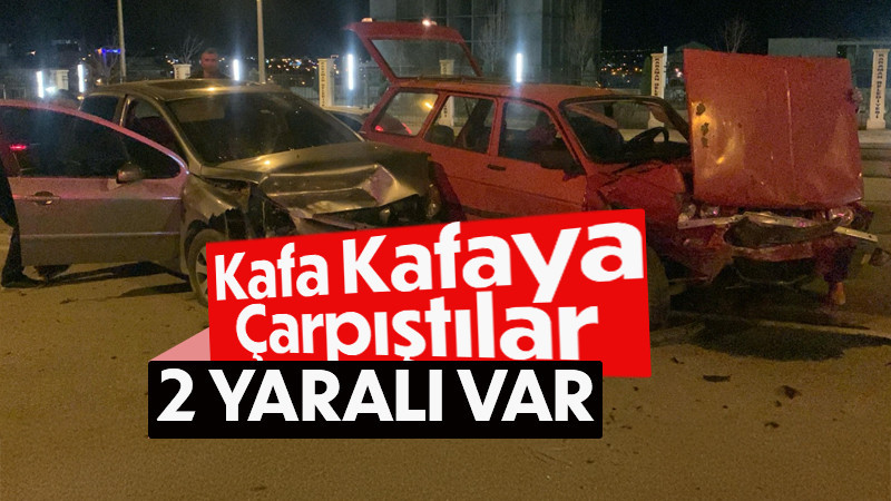 Üst geçitte iki otomobil kafa kafaya çarpıştı: 2 yaralı 