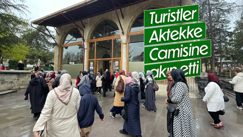 Karaman'a gelen turistler şehrin tarihi yerlerini gezdi